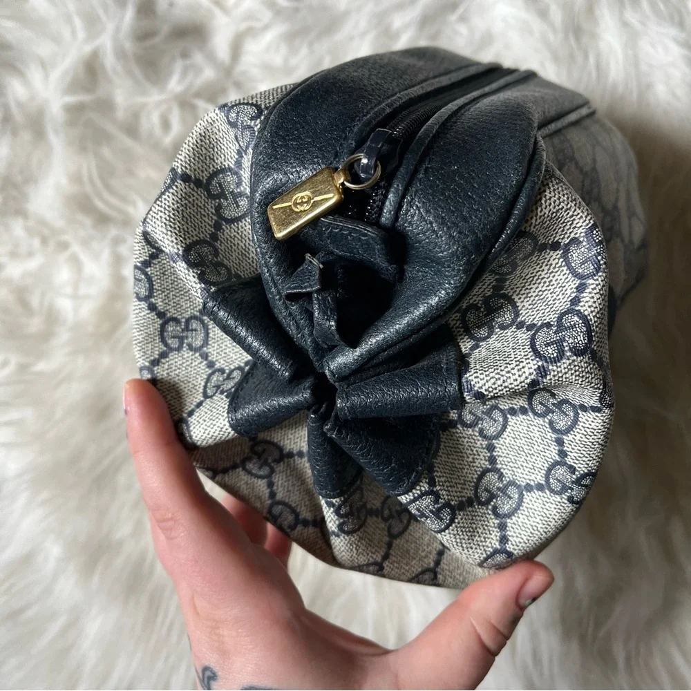 Reserved Bundle // Vintage Gucci Barrell Clutch & Louis Vuitton Wallet - Picture 8 of 14